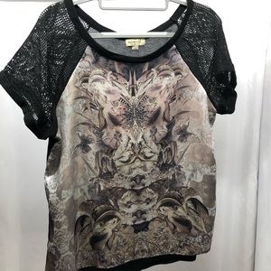 One World Size Large LION top